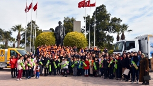 ALİAĞA'DA ÇOCUKLARIN RESİMLERİ TEMİZLİK ARAÇLARINA GİYDİRİLDİ