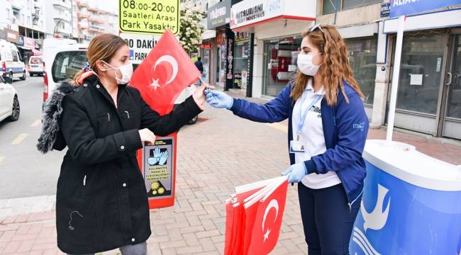 23 NİSAN ÖNCESİ BELEDİYEDEN ALİAĞALILARA BAYRAK HEDİYESİ