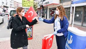 23 NİSAN ÖNCESİ BELEDİYEDEN ALİAĞALILARA BAYRAK HEDİYESİ