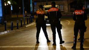 İZMİR'DE YASAKLI 2 GÜNDE SOKAĞA ÇIKANLARA CEZA YAĞDI