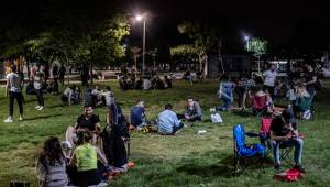 İZMİR'DE SOSYAL MESAFE VE MASKE KURALINA UYMAYAN 300 KİŞİYE CEZA