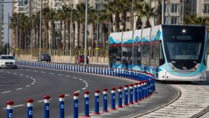 İZMİR'DE ULAŞIM SAĞLIKÇILARA "3 AY DAHA ÜCRETSİZ"