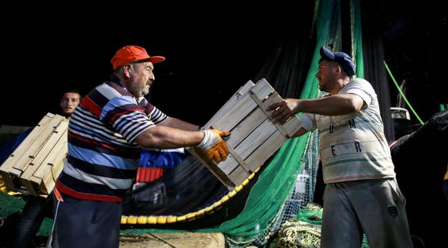 DENİZLERDE AV YASAĞI SONA ERDİ.BALIKÇILAR "VİRA BİSMİLLAH"DEDİ