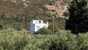 FOÇA'DA EMEKLİ ÖĞRETMENE KANLI İNFAZ