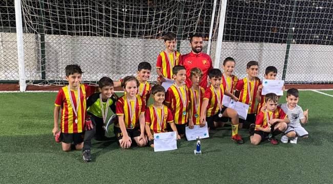 HİT CUP U8 TURNUVASI'NIN GALİBİ ALİAĞA GÖZTEPE SPOR OKULU OLDU