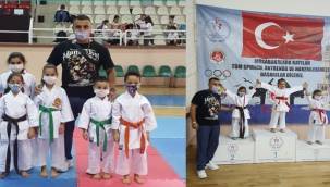 İZMİR KARATE ŞAMPİYONASINDA ALİAĞALI MİNİKLER 6 MADALYA KAZANDI