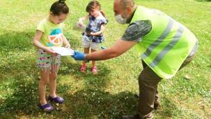 İZMİR BÜYÜKŞEHİR'DEN ASKIDA KİTAP UYGULAMASI