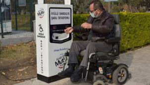 ALİAĞA'DA AKÜLÜ SANDALYE ŞARJ İSTASYONLARI HİZMETE GİRDİ