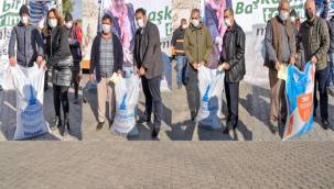 İZMİR BÜYÜKŞEHİR BELEDİYESİ'NDEN ALİAĞALI ÜRETİCİLERE YEM DESTEĞİ