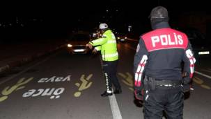 İZMİR'DE 1.198 KİŞİYE CEZA KESİLDİ