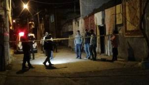 İZMİR KONAK'TA SOKAKTA RASTGELE ATEŞ AÇILDI, 1'İ AĞIR 2 ÇOCUK YARALANDI