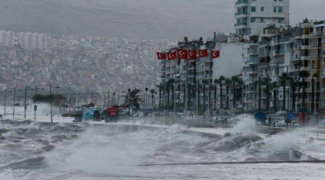 İZMİRLİLER BU GECEYE DİKKAT! METEOROLOJİDEN ÜST ÜSTE UYARI GELDİ