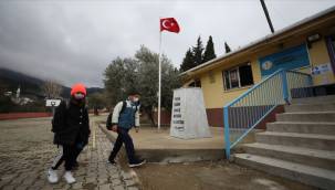 İZMİR'DE YÜZ YÜZE EĞİTİME GEÇİLEN OKULLARDA 16 BİN ÖĞRENCİ DERS BAŞI YAPTI