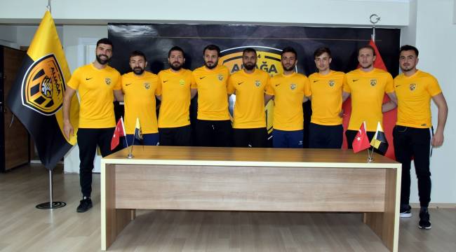 ALİAĞASPOR FK KADROSUNA 9 YENİ FUTBOLCU KATTI