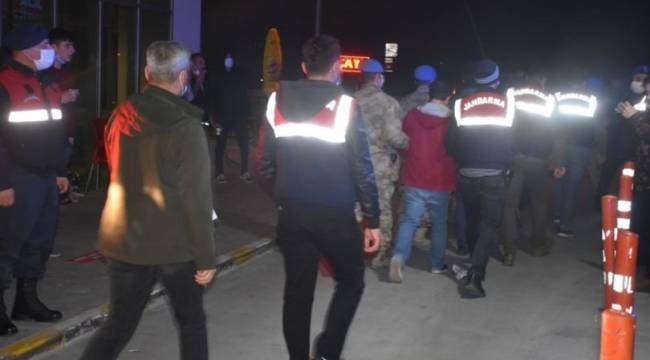 İZMİR MERKEZLİ FETÖ OPERASYONUNDA 1OO'DEN FAZLA ASKER GÖZALTINA ALINDI