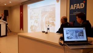 BAŞKAN ERTÜRK, VALİLİĞİN DÜZENLEDİĞİ TOPLANTIDA ALİAĞA'NIN ULAŞIM SORUNLARINI DİLE GETİRDİ