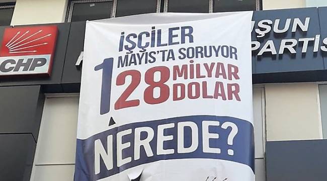 CHP İZMİR'İN YENİ PANKARTI DA İNDİRİLDİ