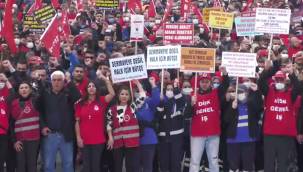 İZMİR'DE İŞÇİLER "GEÇİNEMİYORUZ" DİYEREK SOKAĞA DÖKÜLDÜ