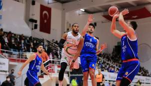 ALİAĞA PETKİMSPOR'DA YÜZLER GÜLMEDİ