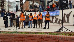 GEMİ SÖKÜM İŞÇİLERİ EYLEMLERİNİ DEMOKRASİ MEYDANI'NA TAŞIDI