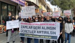 İZMİR BORNOVA'DA VATANDAŞLAR ZAMLARI PROTESTO ETTİ