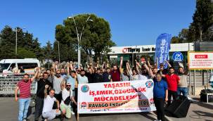 TÜPRAŞ İŞÇİSİ DİRENİŞİNİ FABRİKANIN İÇİNDEN DIŞARIYA TAŞIDI