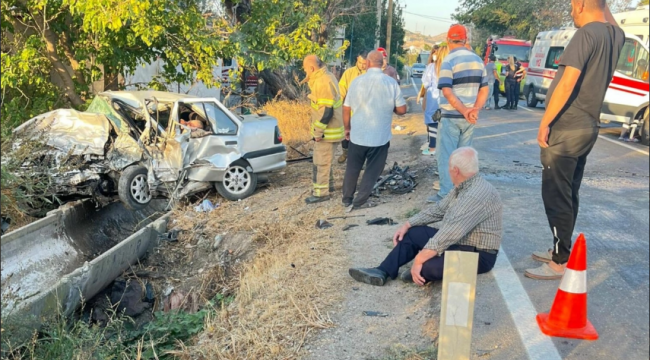 FOÇA'DA 2 ARAÇ ÇARPIŞTI 1 KİŞİ HAYATINI KAYBETTİ