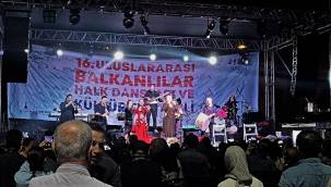 SUZAN KARDEŞ ALİAĞA'DA BALKAN RÜZGARLARINI ESTİRDİ