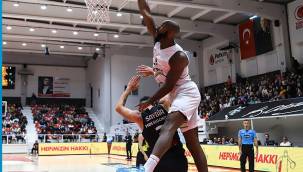 ALİAĞA PETKİMSPOR EVİNDE İLK GALİBİYETİNİ ALDI