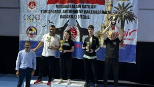 GENÇ KARATECİLER ALİAĞA'YA MADALYALARLA DÖNDÜLER