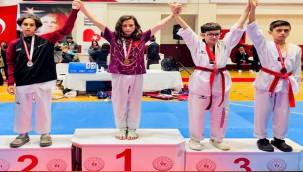 ALİAĞALI ÖĞRENCİLERDEN PEŞ PEŞE ALTIN MADALYALAR..