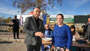 BÜYÜKŞEHİRİN BERGAMA'DA DAĞITTIĞI KÜÇÜKBAŞ HAYVAN SAYISI 6 BİNİ AŞTI