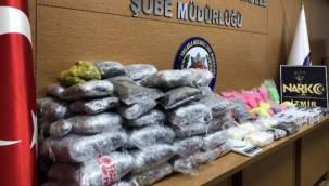 İZMİR'DE SON 1 AYDA 200 DEN FAZLA ZEHİR TACİRİ TUTUKLANDI