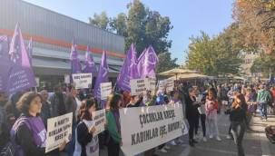 İZMİR'DE TİP'Lİ KADINLAR KREŞ AÇILMASI İÇİN EYLEM YAPTI