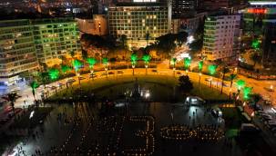 İZMİRLİLER ATATÜRK İÇİN NÖBETE BAŞLADI