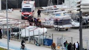 KARŞIYAKA'DA DENİZE DÜŞEN BALIKÇIYI İTFAİYE KURTARDI