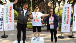 KARŞIYAKA'DAKİ "ATA'DAN ANA'YA SAYGI" KOŞUSUNA YÜZLERCE KİŞİ KATILDI