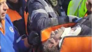 İZMİR EKİBİ DEPREMİN 102.SAATİNDE BİR VATANDAŞI DAHA KURTARDI