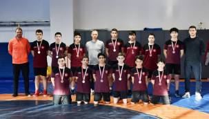 ALİAĞALI GÜREŞÇİLER 3 ALTIN,5 GÜMÜŞ VE 6 BRONZ MADALYA KAZANDI