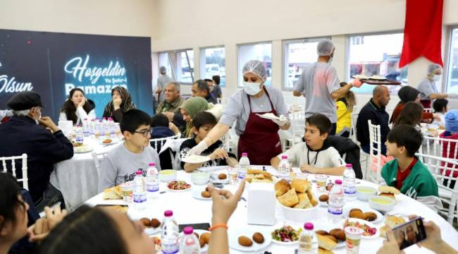 TOPLU İFTAR GELENEĞİ YENİ MAHALLE'DE YAŞATILIYOR