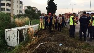 İZMİR'DE CEZAEVİ ARACI DEVRİLDİ...10 ASKER YARALANDI