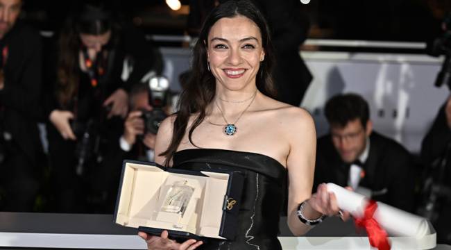 MERVE DİZDAR,CANNES FİLM FESTİVALİ'NDE "EN İYİ KADIN OYUNCU" ÖDÜLÜNÜ KAZANDI