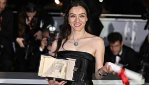 MERVE DİZDAR,CANNES FİLM FESTİVALİ'NDE "EN İYİ KADIN OYUNCU" ÖDÜLÜNÜ KAZANDI