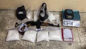 İZMİR'DE ZEHİR TACİRLERİNE DARBE