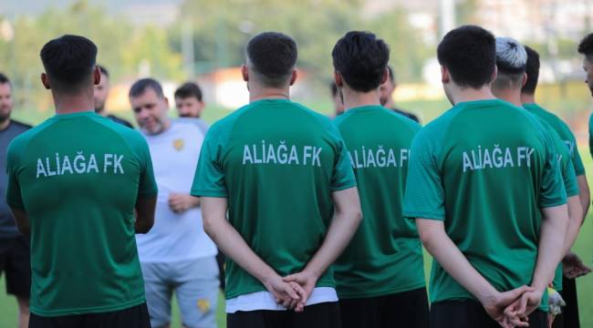 ALİAĞASPOR FK SAHAYA YEŞİL BEYAZ RENKLER İLE ÇIKTI!