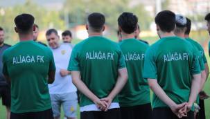 ALİAĞASPOR FK SAHAYA YEŞİL BEYAZ RENKLER İLE ÇIKTI!