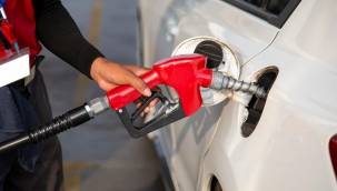 BENZİNE BU GECE YİNE ZAM GELİYOR