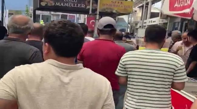İZMİR'DE NAKLİYECİLER AKARYAKIT ZAMLARINI PROTESTO İÇİN KONTAK KAPATTI