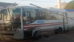 MENEMEN'DE İZTAŞIT VE TREN ÇARPIŞTI