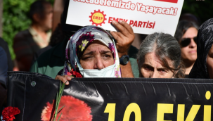 10 EKİM KATLİAMINDA HAYATINI KAYBEDENLER İZMİR'DE ANILDI